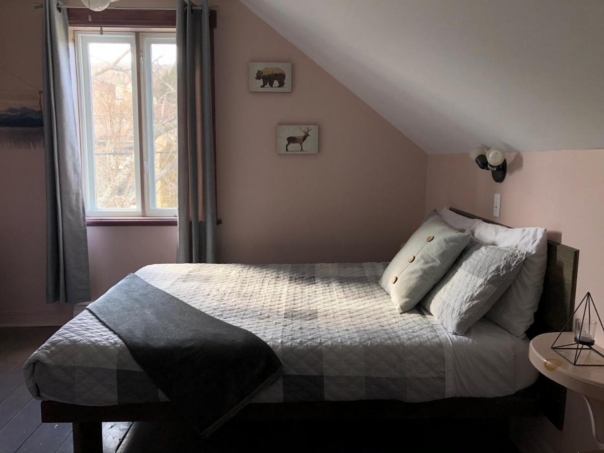 Les Pinsons Des Rives Bed & Breakfast La Malbaie Bagian luar foto