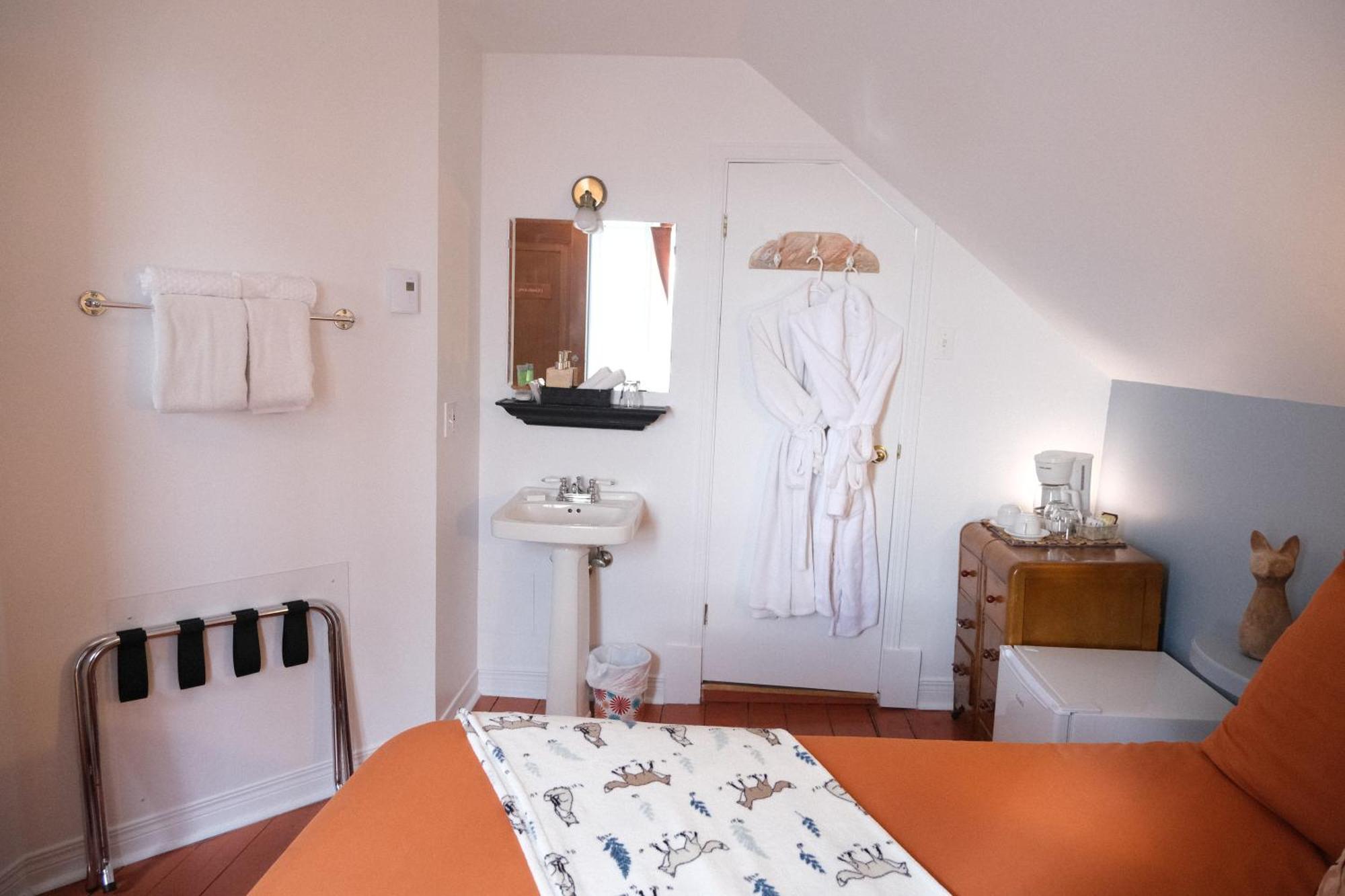 Les Pinsons Des Rives Bed & Breakfast La Malbaie Ruang foto