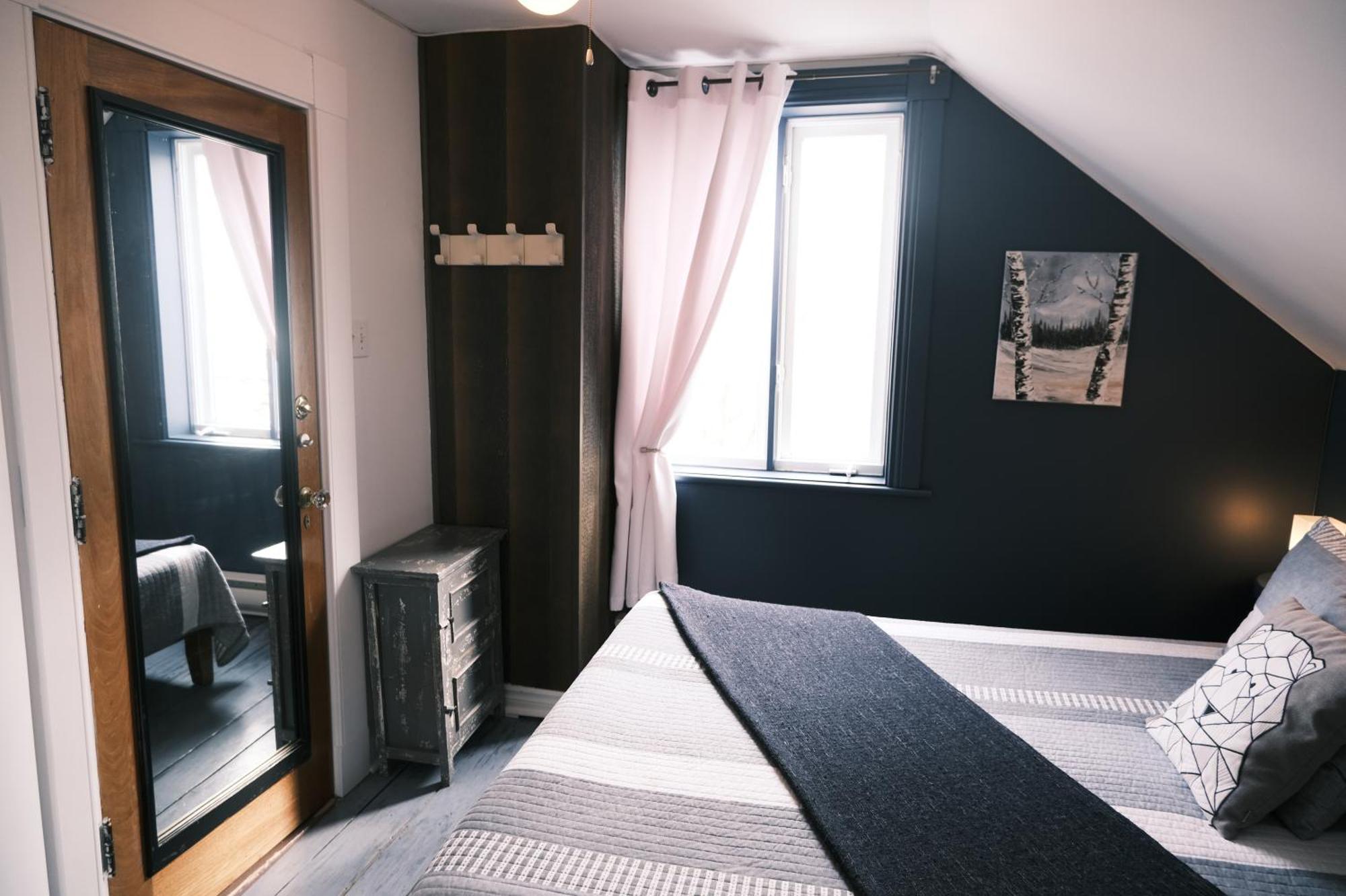 Les Pinsons Des Rives Bed & Breakfast La Malbaie Ruang foto