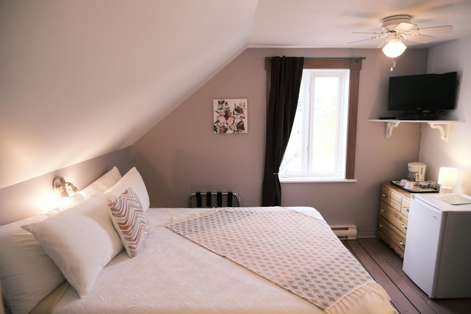 Les Pinsons Des Rives Bed & Breakfast La Malbaie Ruang foto