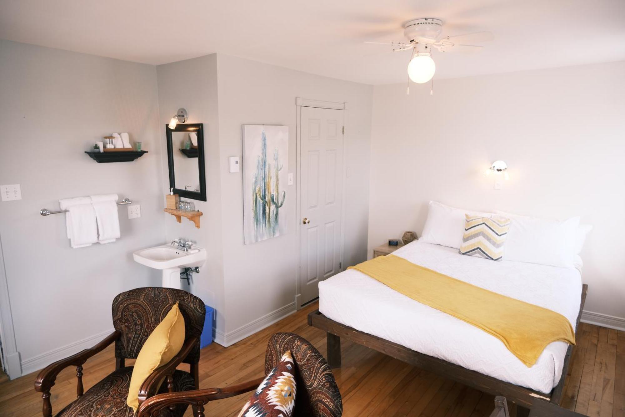 Les Pinsons Des Rives Bed & Breakfast La Malbaie Ruang foto