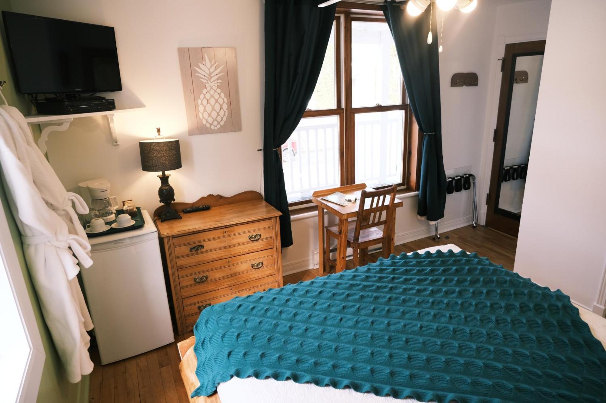 Les Pinsons Des Rives Bed & Breakfast La Malbaie Ruang foto