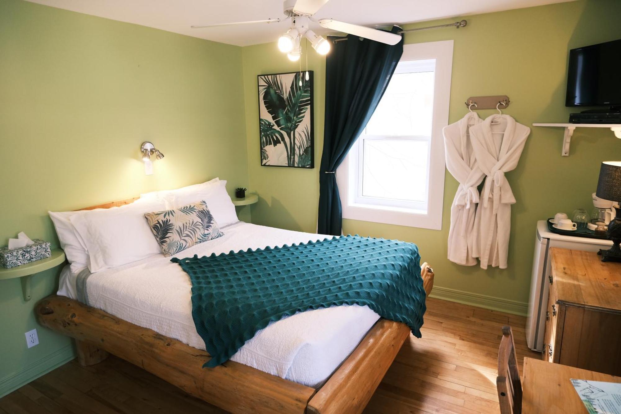 Les Pinsons Des Rives Bed & Breakfast La Malbaie Bagian luar foto
