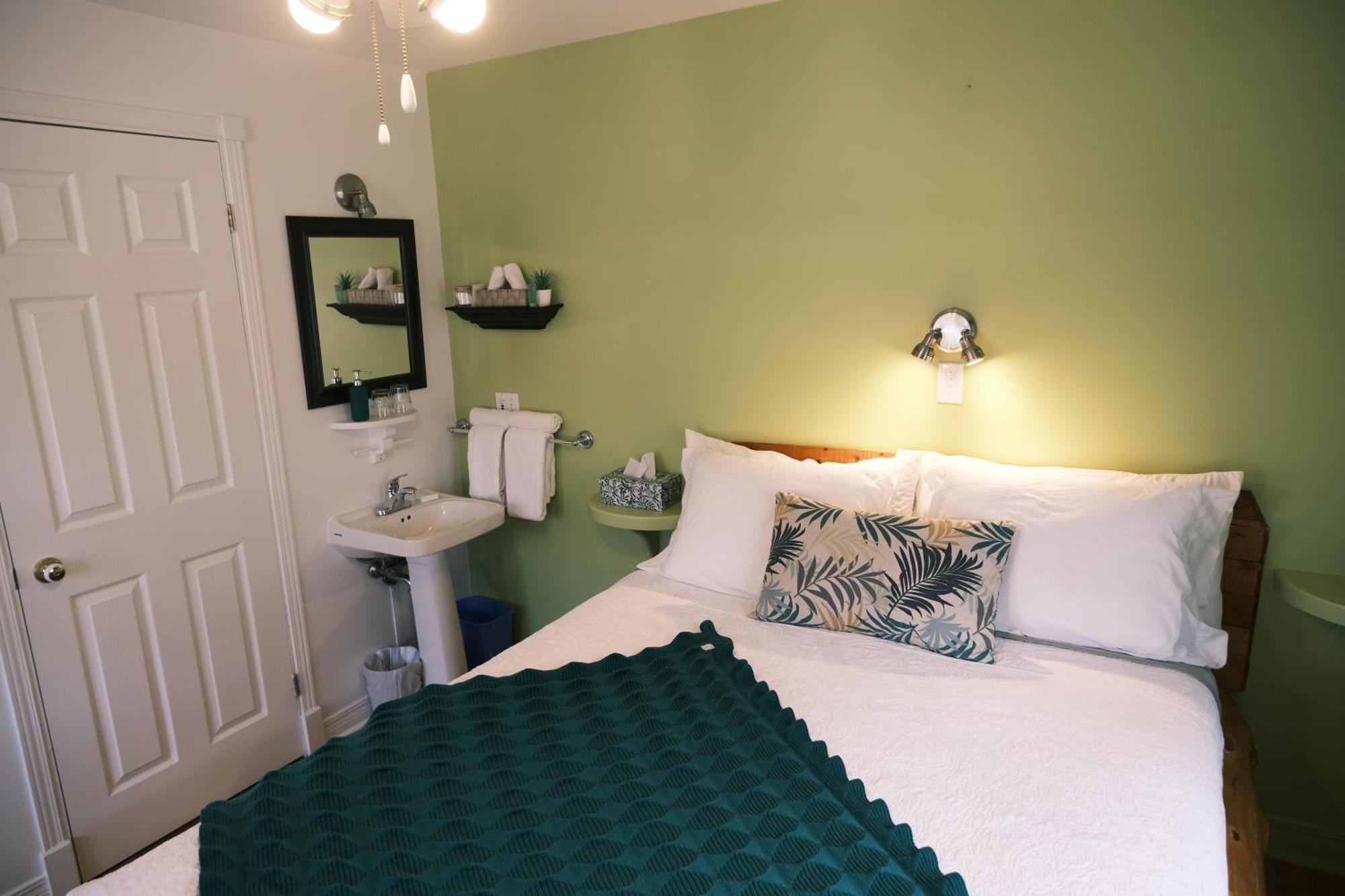 Les Pinsons Des Rives Bed & Breakfast La Malbaie Ruang foto