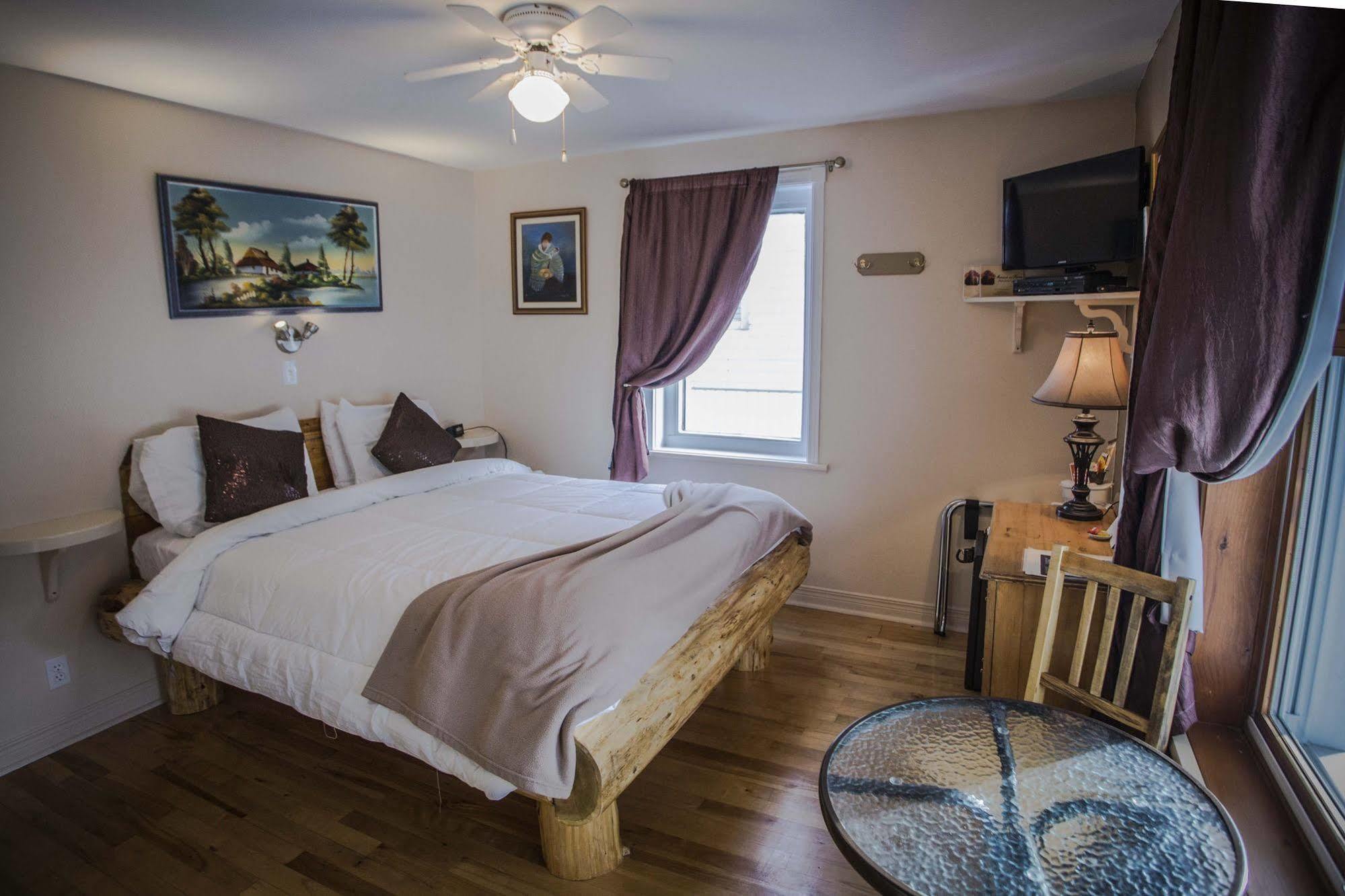 Les Pinsons Des Rives Bed & Breakfast La Malbaie Bagian luar foto